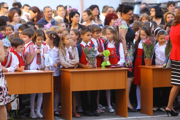 LA COŞ cu ordinele ABRAMBURICĂI! Studenţii, aduşi să ţină locul TITULARILOR la clasa zero