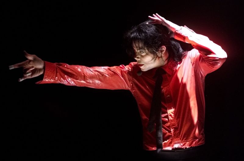 Michael Jackson încă mai face bani. Aflaţi cum | VIDEO