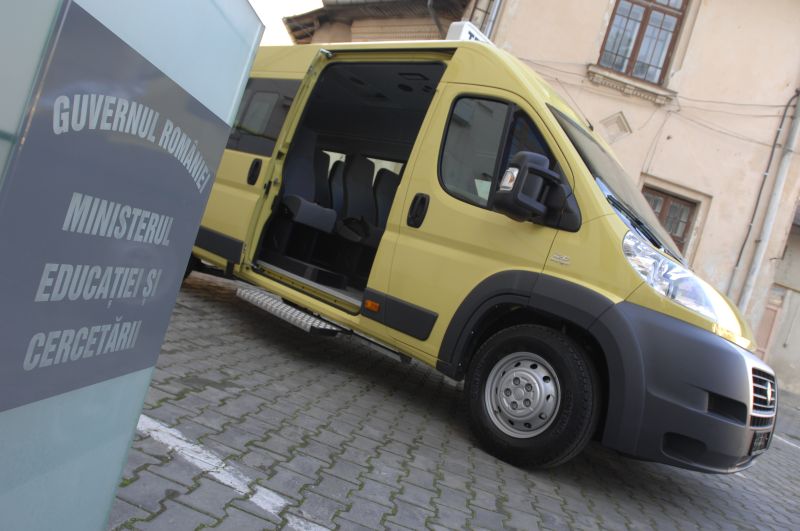 Microbuzul şcolar din localitatea natală a Ecaterinei Andronescu, sechestrat