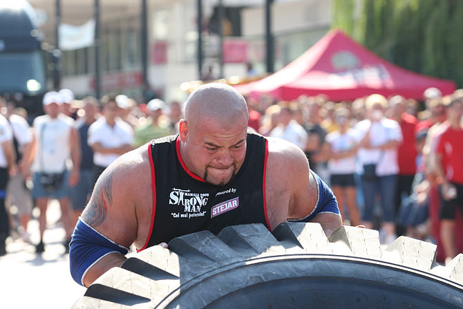 Moartea uriaşului cu suflet de copil. Povestea celui mai puternic român: sârguincios, bisericos şi mâncăcios