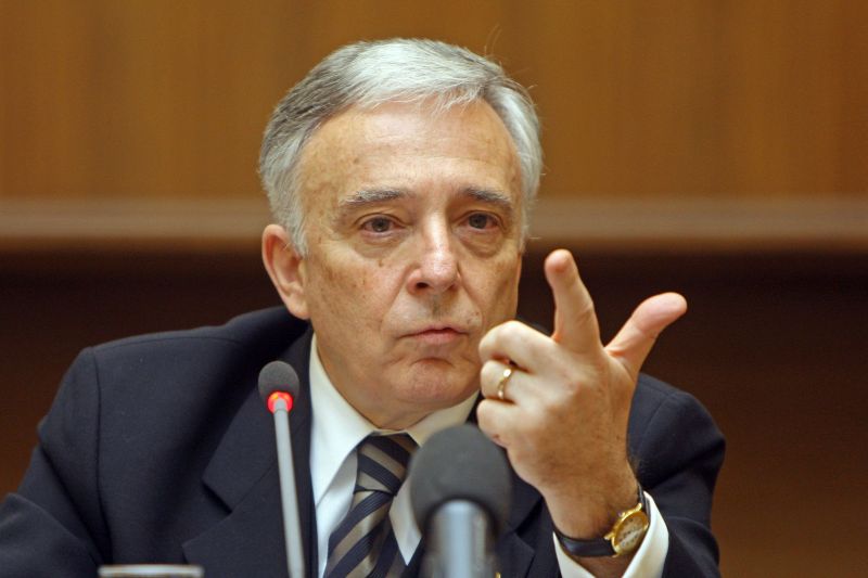 Mugur Isărescu dă vina pe străini pentru creşterea preţurilor