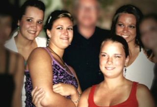 O afacere de milioane de dolari şi soţii minore. Secretele sectei conduse de o bestie cu chip de om