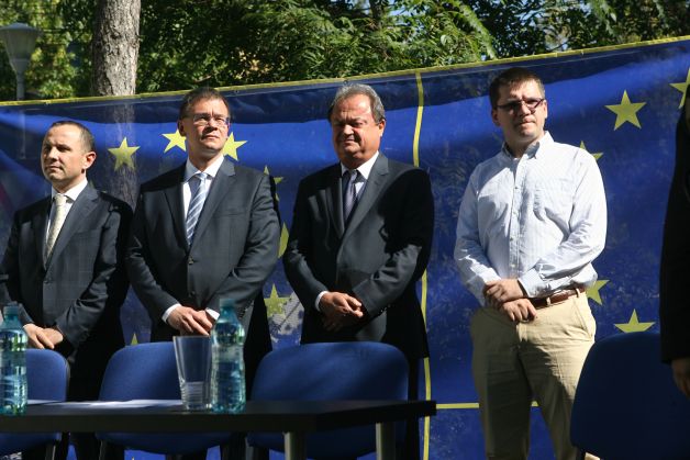 Obiectivul Dreptei: 130 de parlamentari