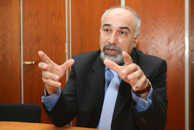 Pentru 40.000 de euro, Varujan Vosganian cere executarea silită a trustului familiei Voiculescu