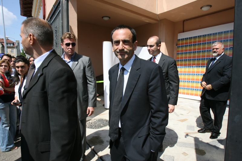 Philip Gordon: Suntem mulţumiţi că guvernul a respectat deciziile Curţii Constituţionale