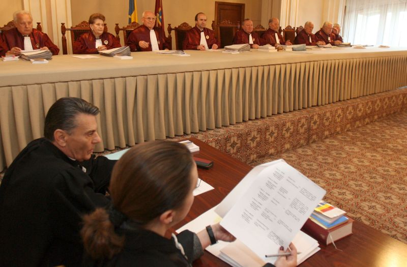 Premieră în justiţia ieşeană: mai mulţi magistraţi sunt acuzaţi de neglijenţă în serviciu