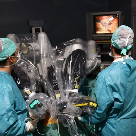 PROPUNERE INEDITĂ: Lăsăm medicii români să plece, dar UE să le plătească educaţia