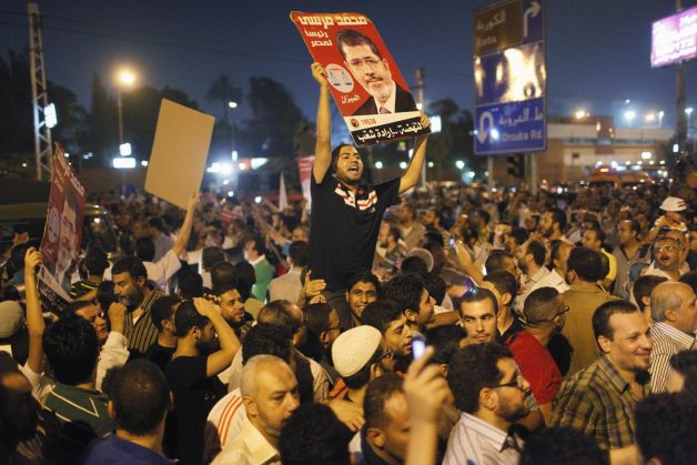 Protestatarii au luat cu asalt Ambasada SUA din Yemen. Manifestaţii violente şi la Cairo | VIDEO