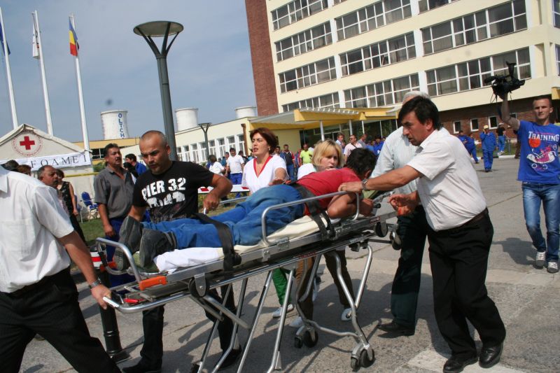 Salariaţii de la Oltchim reiau protestele. Dan Diaconescu, somat să vină cu banii