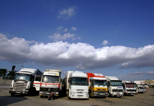 SPĂLARE DE BANI EN-GROS. 26 de TIR-uri cu marfă oprite pe şoseaua Bucureşti-Giurgiu