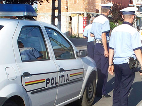 TARE MOŞUL! La 76 de ani a lovit în plin un microbuz şi n-a păţit nimic