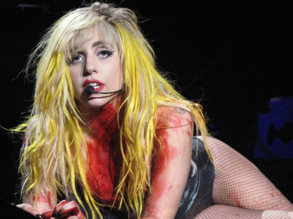 "Tata era un descreierat". Lady Gaga se destăinuie | VIDEO