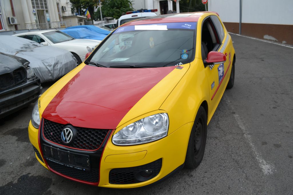 Taximetrist din Braşov, bătut măr de un client