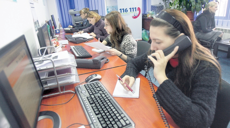 Telefonul Copilului, SOS sau distracţie: Unii sună să spună poezii, alţii să reclame că au fost închişi cu şoarecii