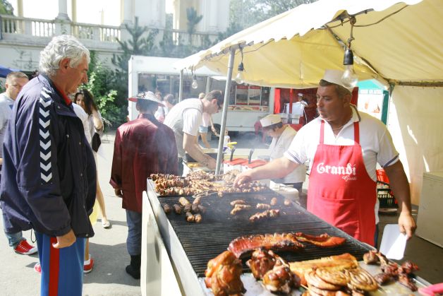 ZILELE BUCUREŞTIULUI 2012: Grătare, muzică şi teatru pe stradă