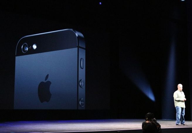 Am aflat când se va lansa OFICIAL iPhone 5 în România. Data e mai APROAPE decât îţi imaginezi