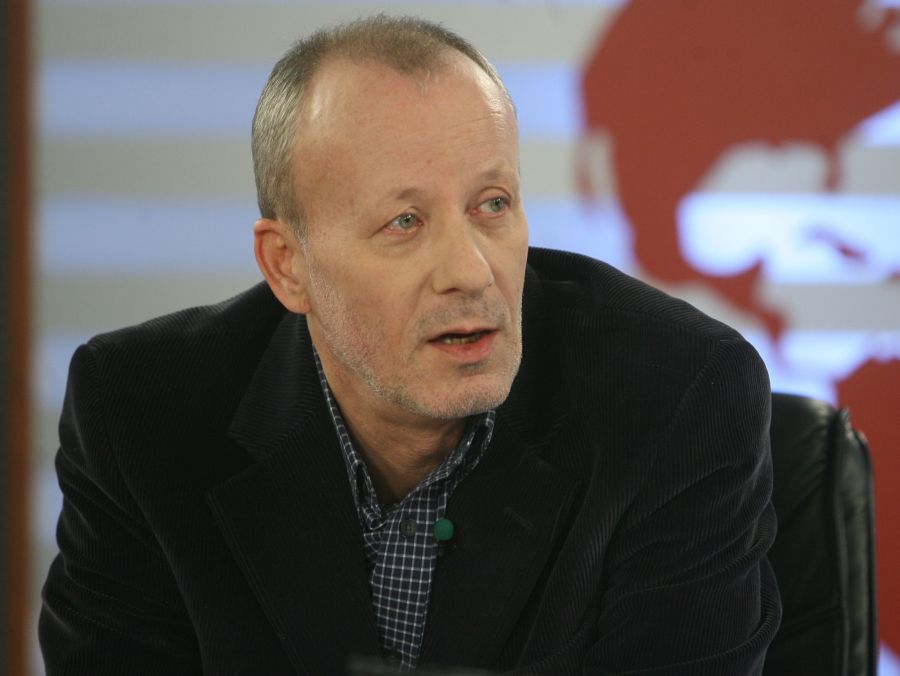 Andrei Gheorghe, despre Crin Antonescu: "Acţiunile sale sunt acţiunile unei femei frustrate că lumea nu-i înţelege frumuseţea răpitoare"