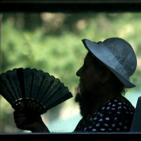 Drama româncelor ”arestate” la domiciliul bătrânilor pe care îi îngrijesc în Europa