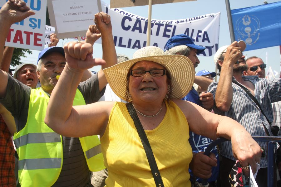 BĂTRÂNII cuceresc PLANETA: în 2050 vor fi mai mulţi decât copii