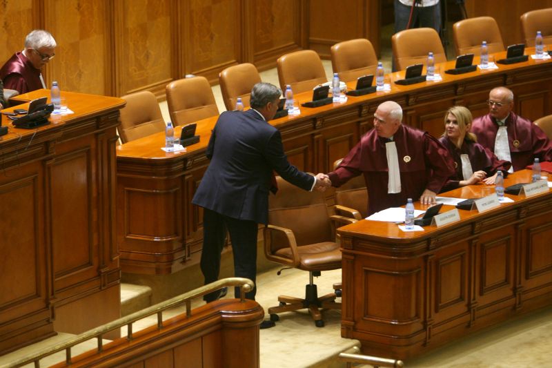 CCR a decis: Crin Antonescu rămâne preşedintele Senatului. Blaga: "Nimeni nu mai poate acuza Curtea de implicare politică"