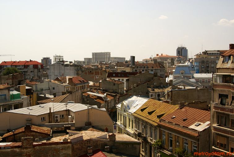 Centrul istoric văzut de la înălţime: Case şubrede şi haotice