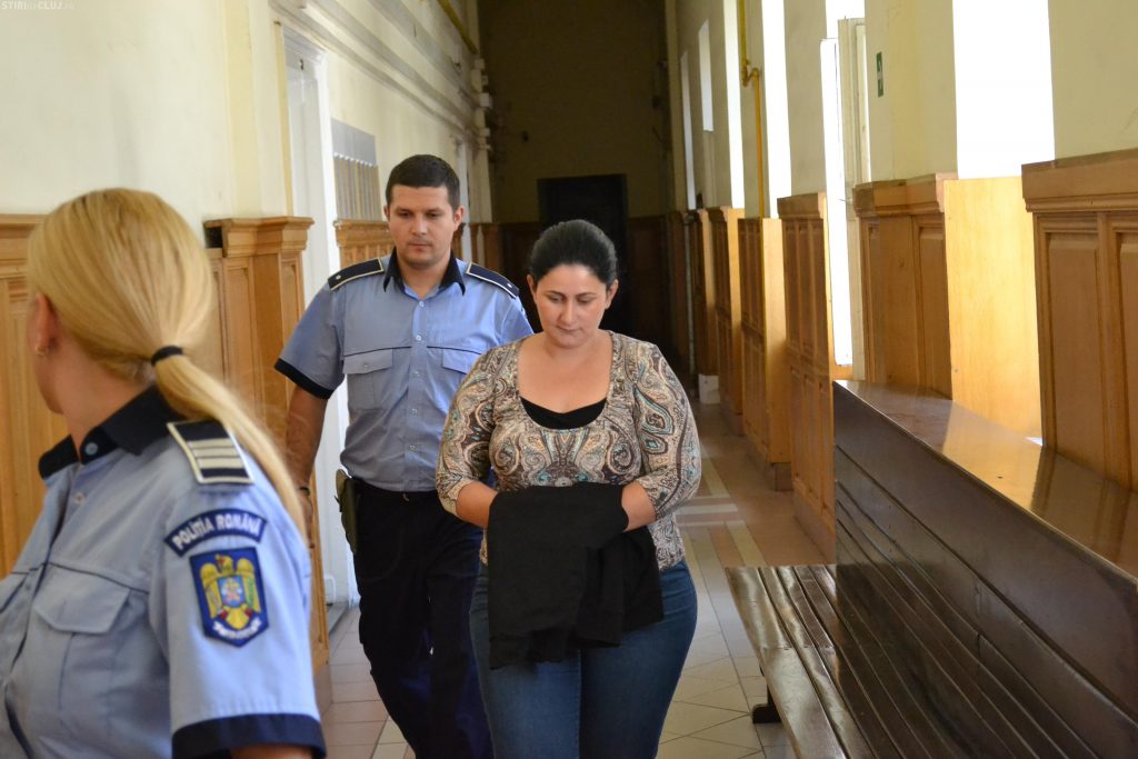 Contabila care şi-a finanţat firma cu 2,7 milioane de euro din banii ARD, trimisă în judecată