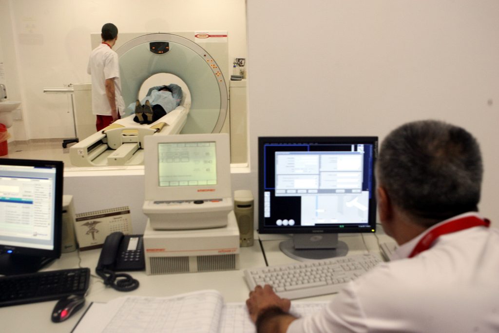 DE CE NU SUNT BANI în sistemul sanitar. Tomograful unui spital, AFACEREA PERSONALĂ a cadrelor medicale