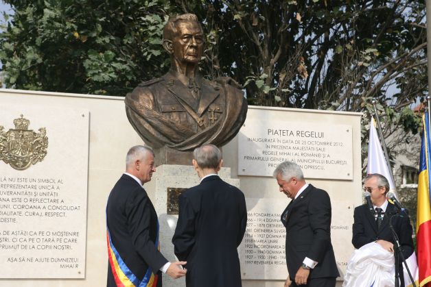 DEZVĂLUIRI EVZ Primarul Oprescu a făcut ilegalităţi cu bustul Regelui