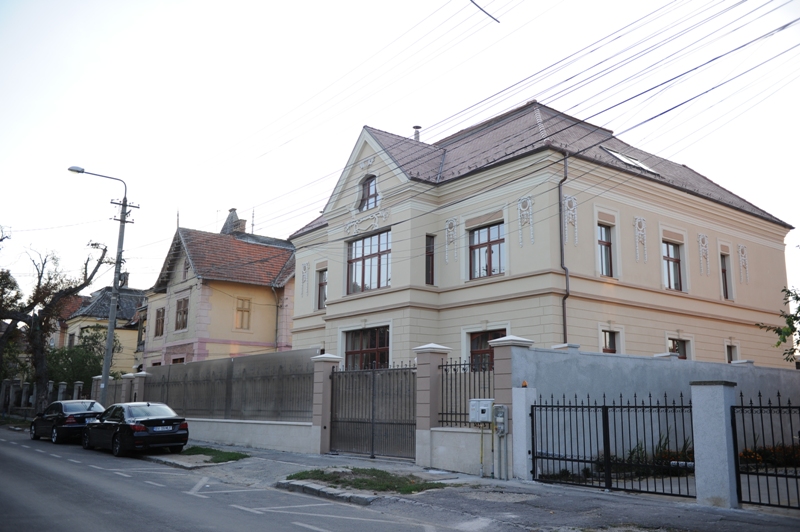 Director la stat cu 2 milioane de lei în cont. BANI GHEAŢĂ, cât salariul lui pe 51 de ani! PLUS casă de 700 mp şi patru terenuri. UN CAZ CARE TE LASĂ MASCĂ