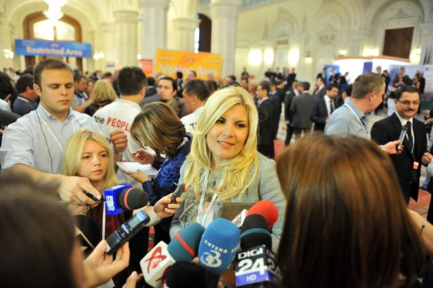 Elena Udrea: România achită nota de plată a dezastruoasei guvernări USL