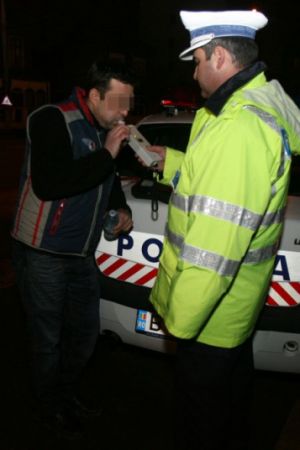 ETILOTEST CONFUNDAT CU STICLA.Peste 3.500 de şoferi au condus cu o alcoolemie de 2 LA MIE!!! | VIDEO