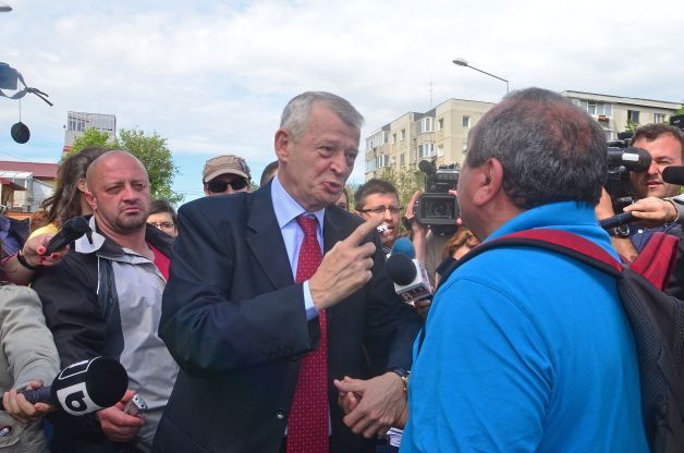 EXCLUSIV. Oprescu sperie lumea cu subvenţia ca să privatizeze RADET. Primul pas a fost făcut aseară