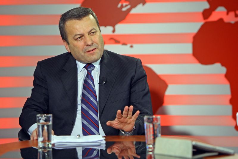 Gheorghe Ialomiţianu îi răspunde lui Ponta: "Ce-a făcut Guvernul cu 11,5 miliarde de lei? Circul politic a prăbuşit leul şi a dus la record de inflaţie"