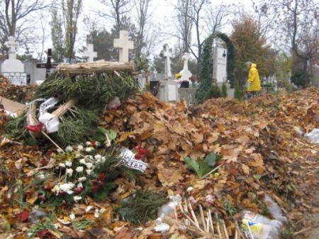 Jumătate de milion de euro pentru întreţinerea cimitirelor bucureştene
