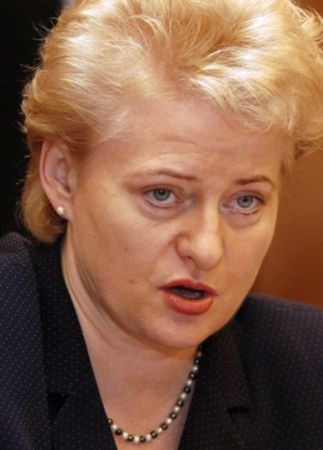 LA ALŢII SE POATE: Preşedintele respinge un guvern din care face parte un partid suspectat de fraudă electorală!
