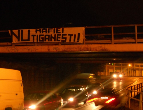Mesaje împotriva mafiei ţigăneşti pe cearşafuri