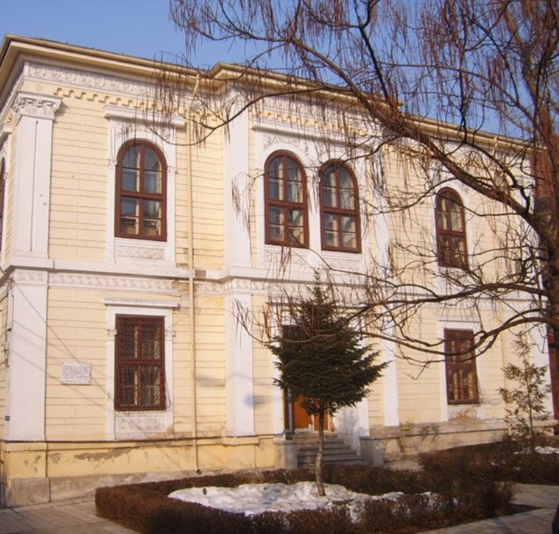 Mitropolia Olteniei aruncă în stradă 700 de elevi de la unul dintre cele mai mari licee din Craiova. Scandalul a polarizat tot oraşul