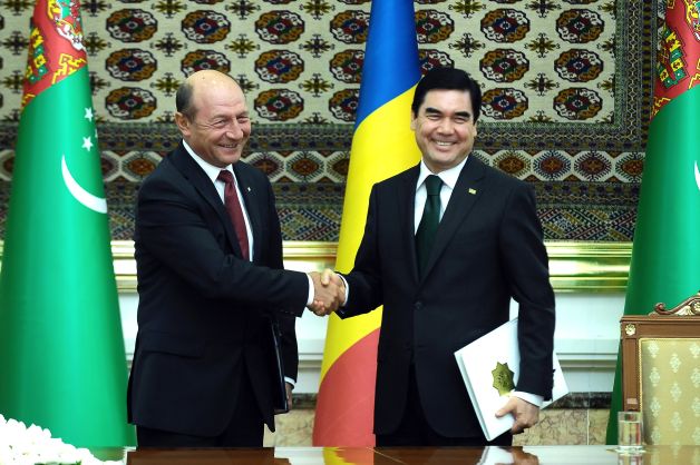 Miza vizitei lui Traian Băsescu în Turkmenistan: gaze pentru Nabucco