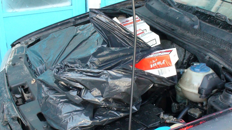 OPERAŢIUNEA "Rezervorul": TRAFICANŢII de ţigări ascund marfa în cele mai NEOBIŞNUITE locuri