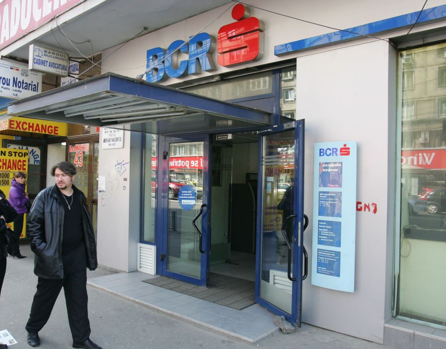 PIERDERI URIAŞE pentru cea mai mare bancă de la noi
