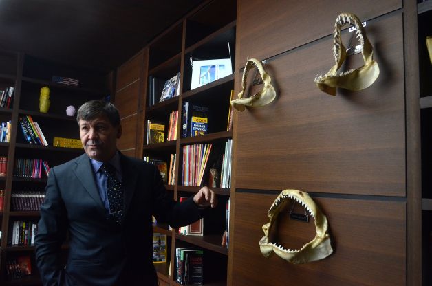 Portret de miliardar. Creier de maimuţă, Lamborghini şi file de balenă! | VIDEO