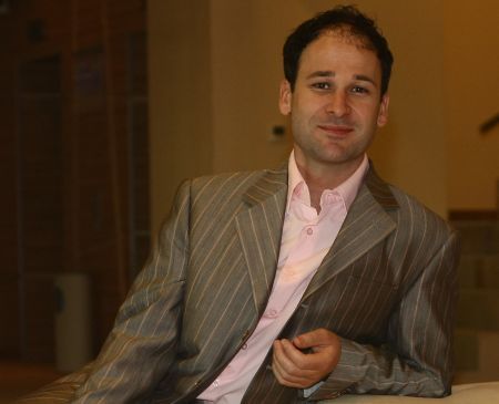 Râde ciob de oală spartă: Robert Negoiţă vrea o atitudine mai cumpătată din partea lui Becali