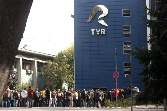 Rămâi mut: Îngropată în datorii, TVR îi dă 380.000 de lei lui Sergiu Nicolaescu pentru un film. DEZBATERE: vă veţi duce să-l vedeţi?