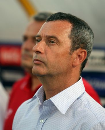 Rednic i-ar da o măciucă lui Reghe!