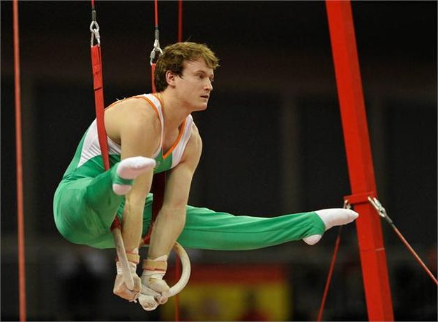 S-a ridicat din scaunul cu rotile şi a ajuns gimnast. Povestea Omului-Miracol | VIDEO