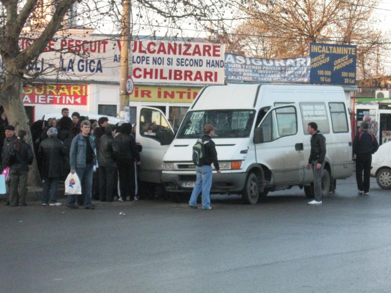 SCANDAL între Oprescu şi Silaghi pe microbuzele din Ilfov: "Promovaţi servicii de transport nesigure şi "drepturi exclusiviste"