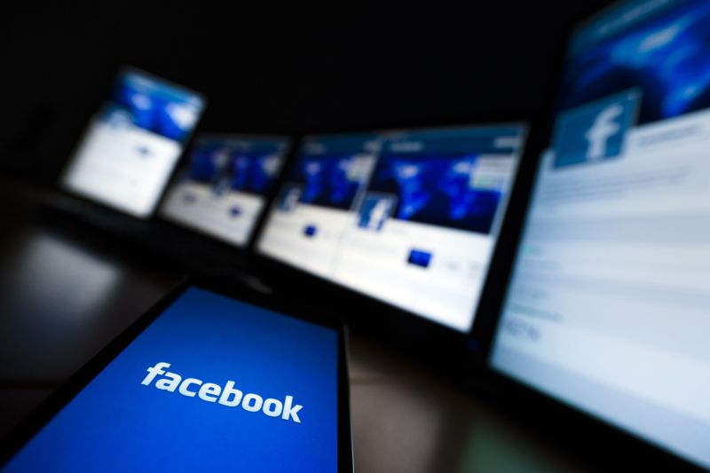 Scheletele din dulapul Facebook ies de-abia acum la iveală