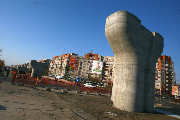 ŞI "DOREL" RÂDE DE EI. Fraudă cu piloni la pasajul Văcăreşti. O construcţie periculoasă de 35 de milioane de euro!