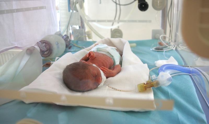 SITUAŢIE GRAVĂ. Bebeluşii abandonaţi din sectorul 4 au nevoie urgent de scutece. Cum îi poţi ajuta