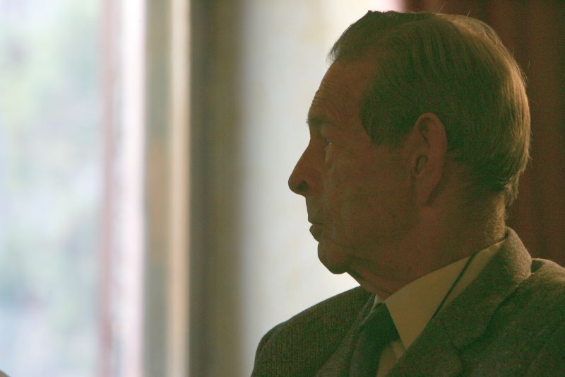 SONDAJ: Peste un sfert din români nu cred că s-au născut în ţara potrivită